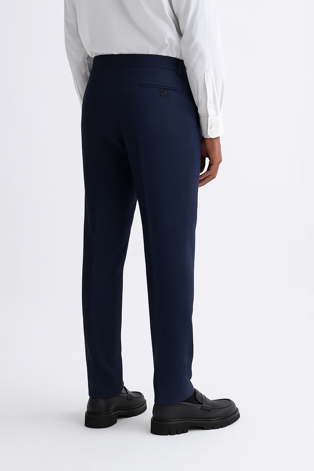 20250703_1739_Pantalon Bleu Élégant_remix_01jz8jct8je8trcypq5v970k10